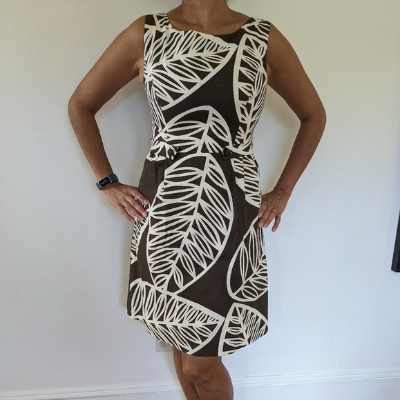 Tabitha Dresses & Skirts - Bold Pattern Brown and white dress Sz 8